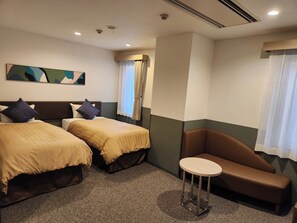 Escritorio, wifi gratis y ropa de cama 