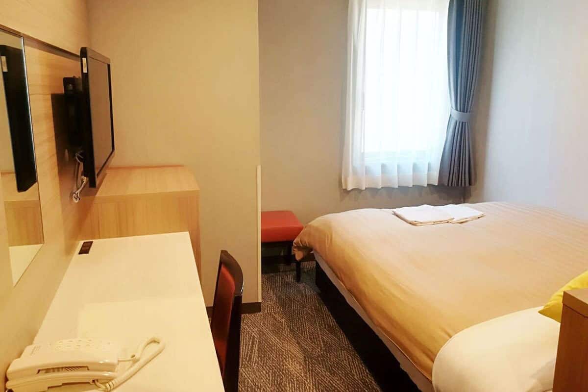 Desk, free WiFi, bed sheets