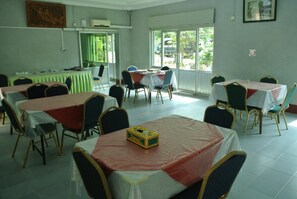 Free on-the-go breakfast  - Yaewaddy Motel (Yangon)