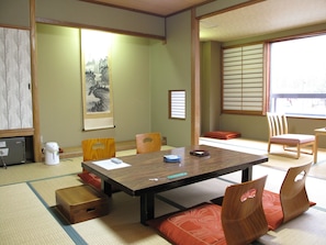Traditional-Zimmer, Bergblick (Japanese Style)