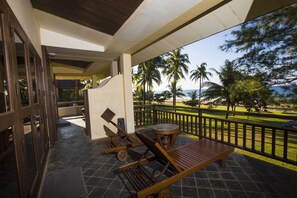 Rom – executive, sjøutsikt | Minibar, safe på rommet, skrivebord og barnesenger (inkludert)