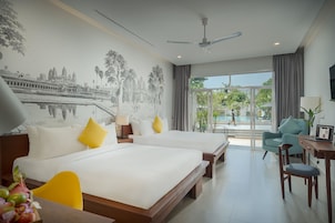 Minibar, caja fuerte, decoración individual y escritorio