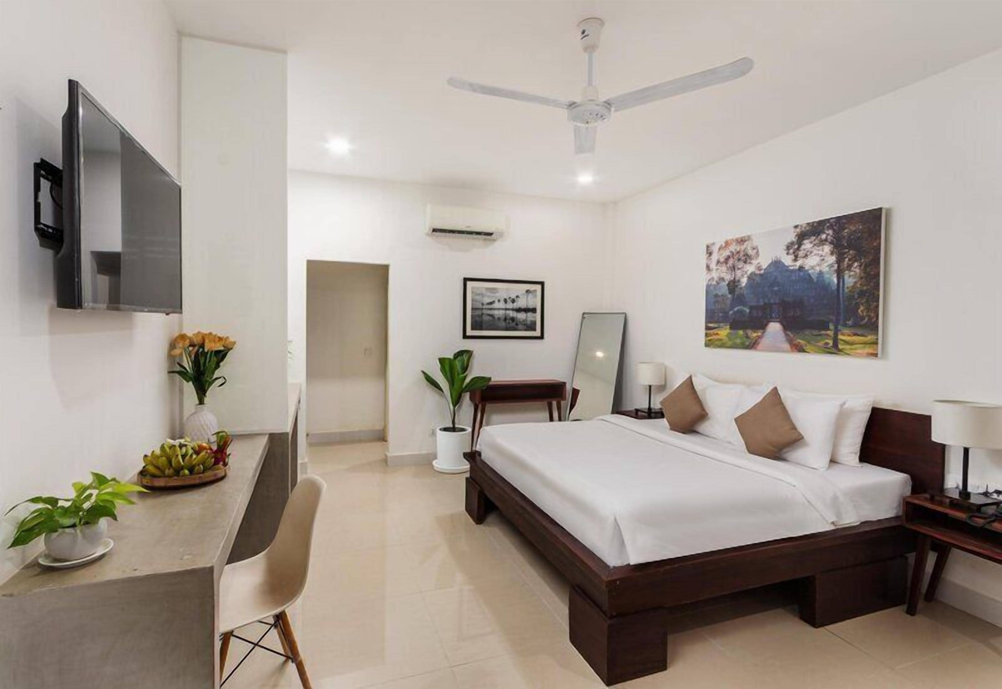 Cabana Room, Pool Access | Minibar, in-room safe, desk, blackout drapes