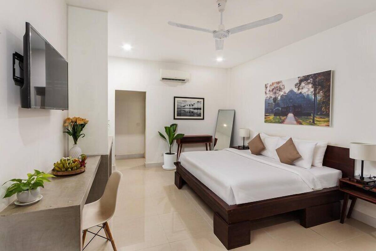 Cabana Room, Pool Access | Minibar, caja fuerte, escritorio y cortinas opacas