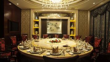 Breakfast, lunch, dinner served; international cuisine