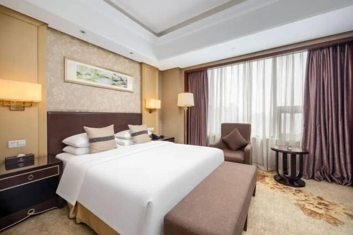 Premium bedding, minibar, in-room safe, desk