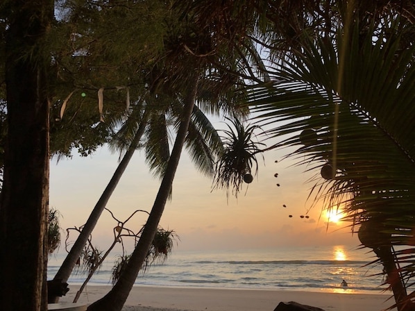 On the beach - Baanchaylay Resort (Khanom)