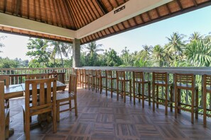 Outdoor dining - Coconut Boutique Resort (Senggigi)