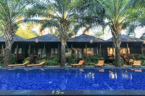 Outdoor pool, a natural pool - Coconut Boutique Resort (Senggigi)