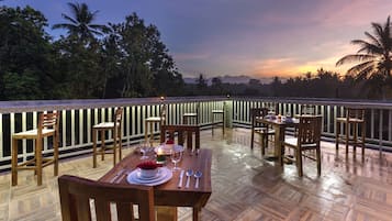 Bar lounge