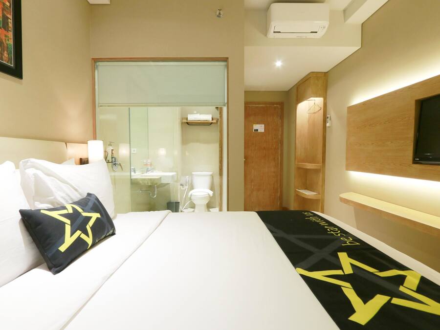 Star Sleep | Blackout curtains, free WiFi, bed sheets