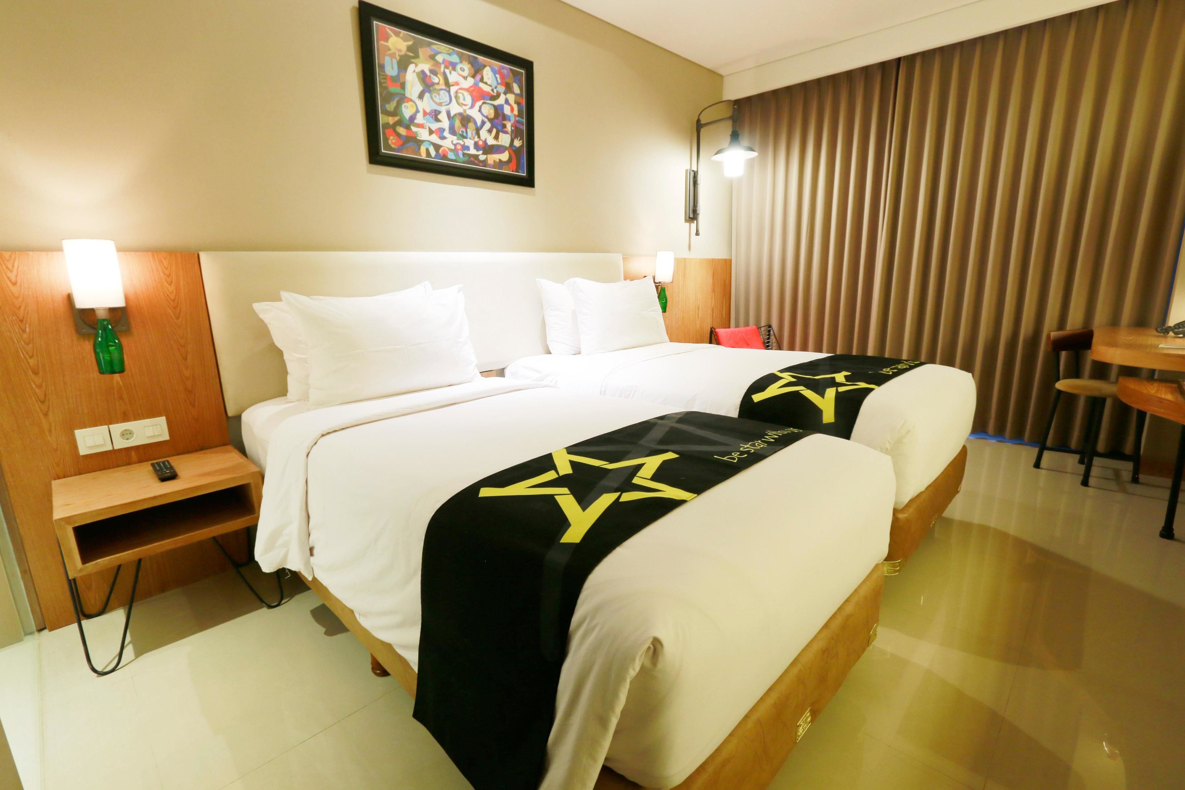 Foto - Yellow Star Gejayan Hotel