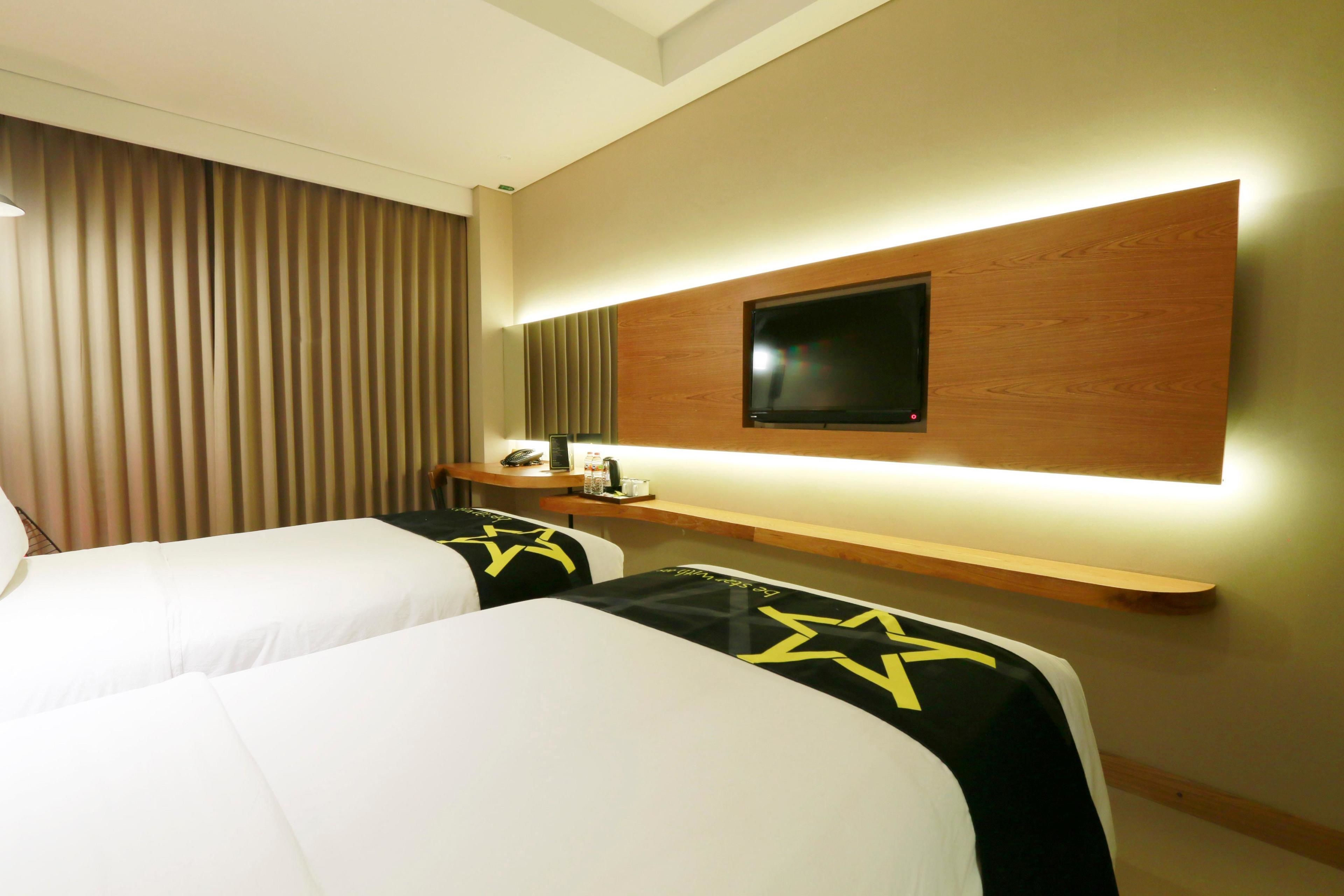 Foto - Yellow Star Gejayan Hotel
