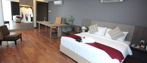 Deluxe Room | 1 bilik tidur, peralatan tempat tidur premium, tilam berlapik, bar mini