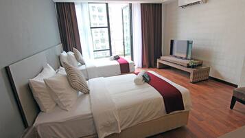 Deluxe Twin | 1 bedroom, premium bedding, pillowtop beds, minibar