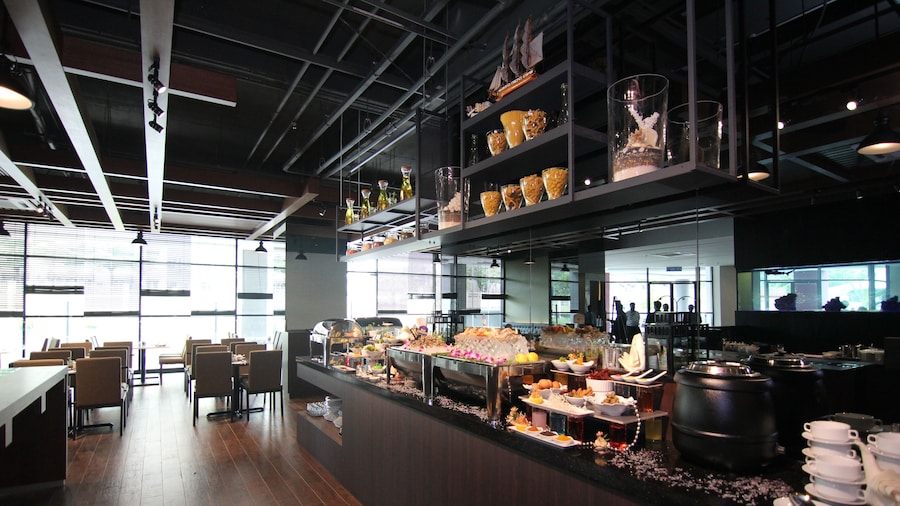 Nexus Regency Suites & Hotel