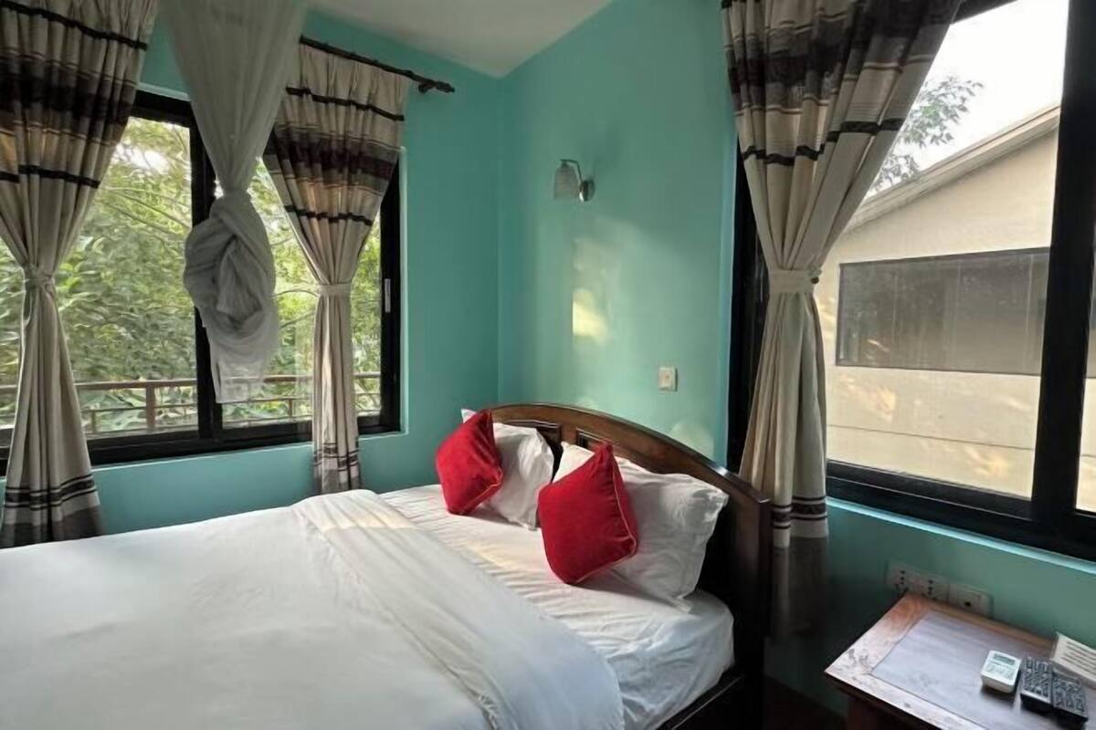 1 Schlafzimmer, Schreibtisch, schallisolierte Zimmer, Bettwäsche