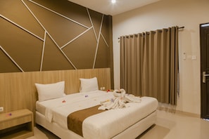 Deluxe Room | Desk, free WiFi, bed sheets - Puri Senggigi Hotel (Senggigi)