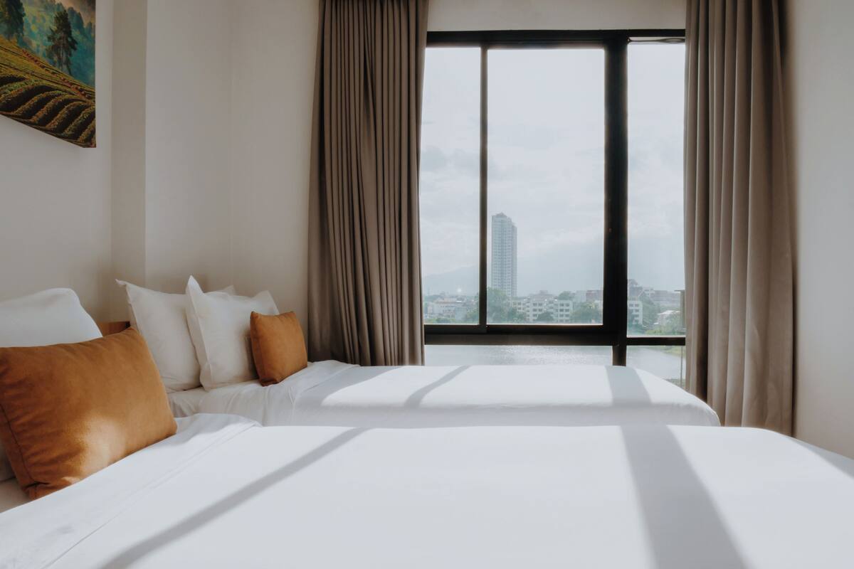 Phòng đôi Deluxe | 1 phòng ngủ, két bảo mật tại phòng, bàn, màn/rèm cản sáng 