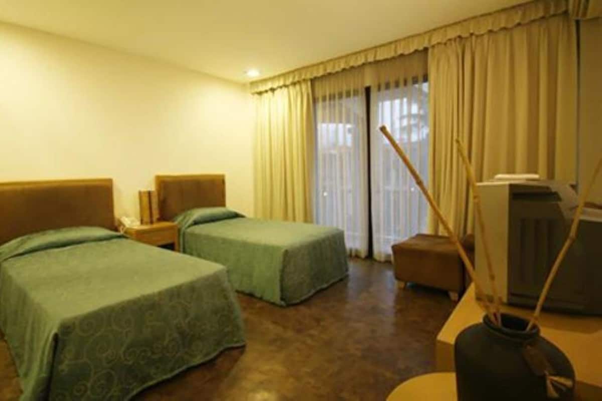 Minibar, bureau, Wi-Fi gratuit, draps fournis
