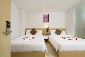 Minibar, két bảo mật tại phòng, bàn 