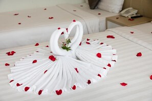 Minibar, két bảo mật tại phòng, bàn