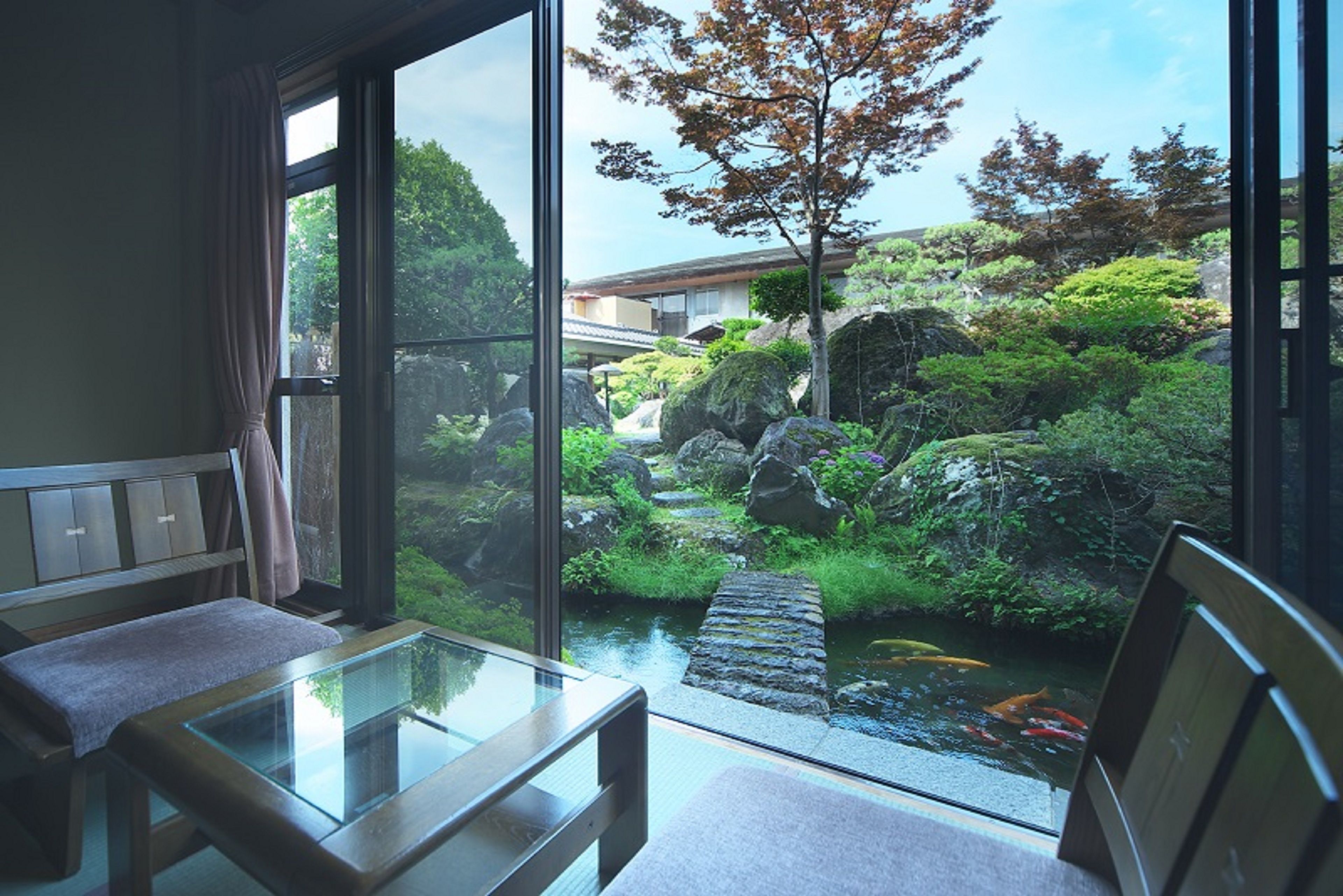 premium bedding, in-room safe, blackout curtains, soundproofing