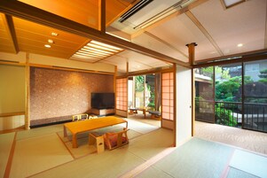 Premium bedding, in-room safe, blackout curtains, soundproofing