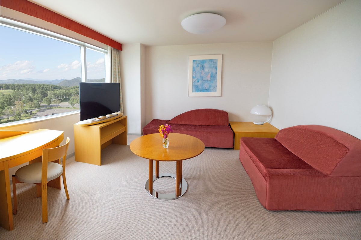 Premium Room, 3 Twin Beds (High Floor) | 1 bedroom, desk, blackout drapes, free WiFi