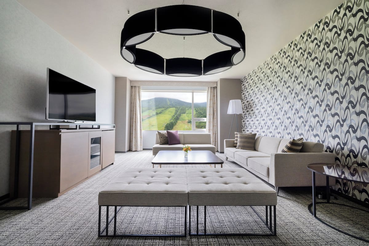 Suite, 2 habitaciones (High Floor) | 1 habitación, escritorio, cortinas blackout y wifi gratis