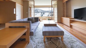 Suite, 2 camas individuales (Japanese, High Floor) | 1 habitación, escritorio, cortinas blackout y wifi gratis 