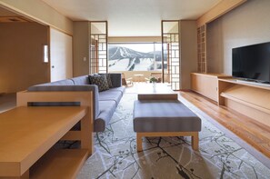 Suite, 2 camas individuales (Japanese, High Floor) | 1 habitación, escritorio, cortinas blackout y wifi gratis 