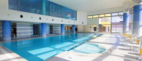 Piscine intérieure