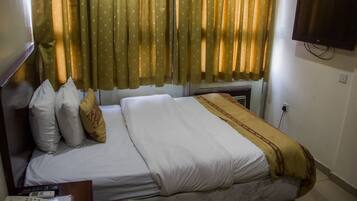 고급 침구, 객실 내 금고, 책상, 노트북 작업 공간