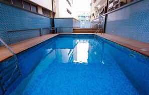 Outdoor pool - Beni Hotels (Lagos)