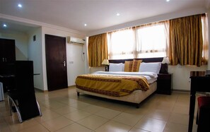 Executive Room | Premium bedding, in-room safe, desk, laptop workspace - Beni Hotels (Lagos)