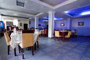 Breakfast, lunch, dinner served; local and international cuisine - Beni Hotels (Lagos)