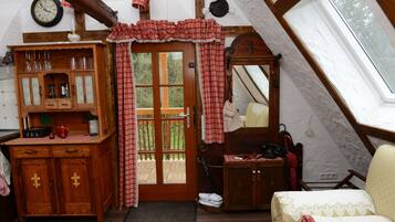 Apartment, 2 Bedrooms, Balcony, Garden View | 2 bedrooms, minibar, iron/ironing board, free cribs/infant beds