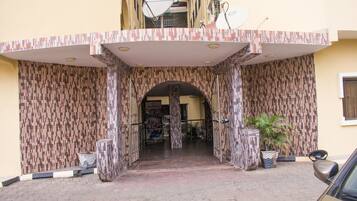 Pintu masuk hartanah