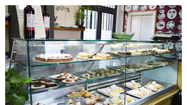 A bakery display case with various baked goods. - B&B Stazione Dittaino (Assoro)