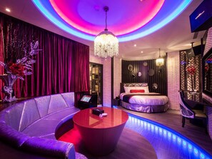 Down duvets, in-room safe, desk, blackout curtains