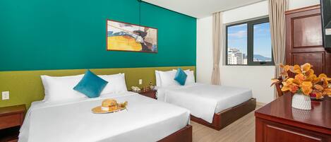 Bar mini, peti besi dalam bilik, meja, ruang kerja komputer riba