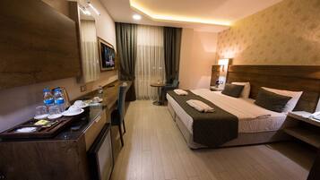 1 bedroom, premium bedding, minibar, in-room safe