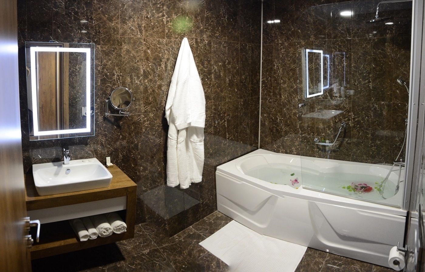 1 bedroom, premium bedding, minibar, in-room safe