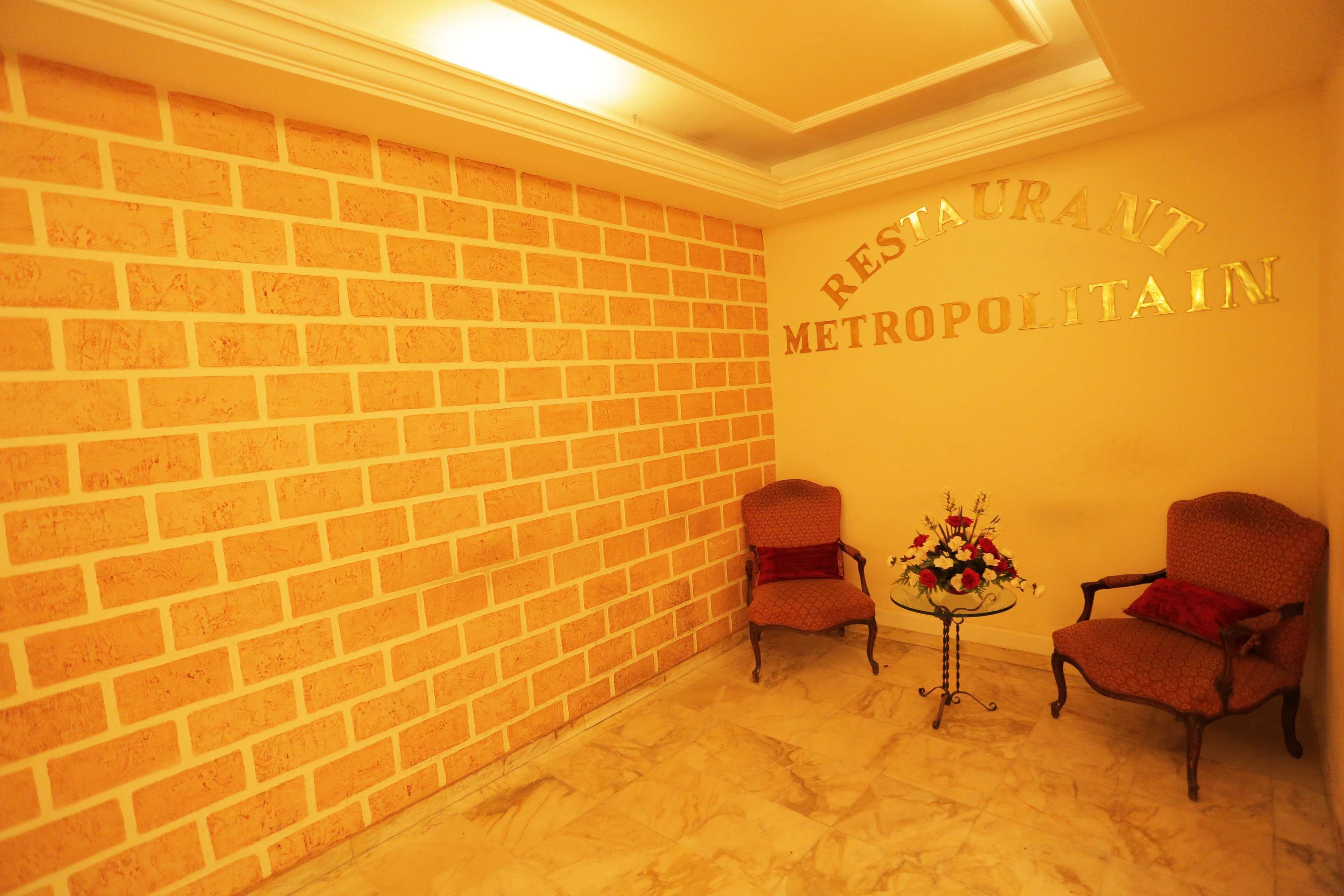 breakfast, lunch, dinner served; international cuisine, garden views