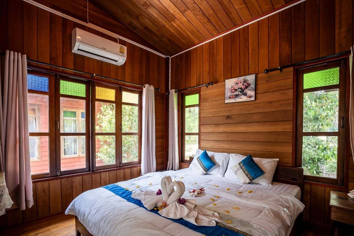 Bungalow estándar | Escritorio, wifi gratis y ropa de cama