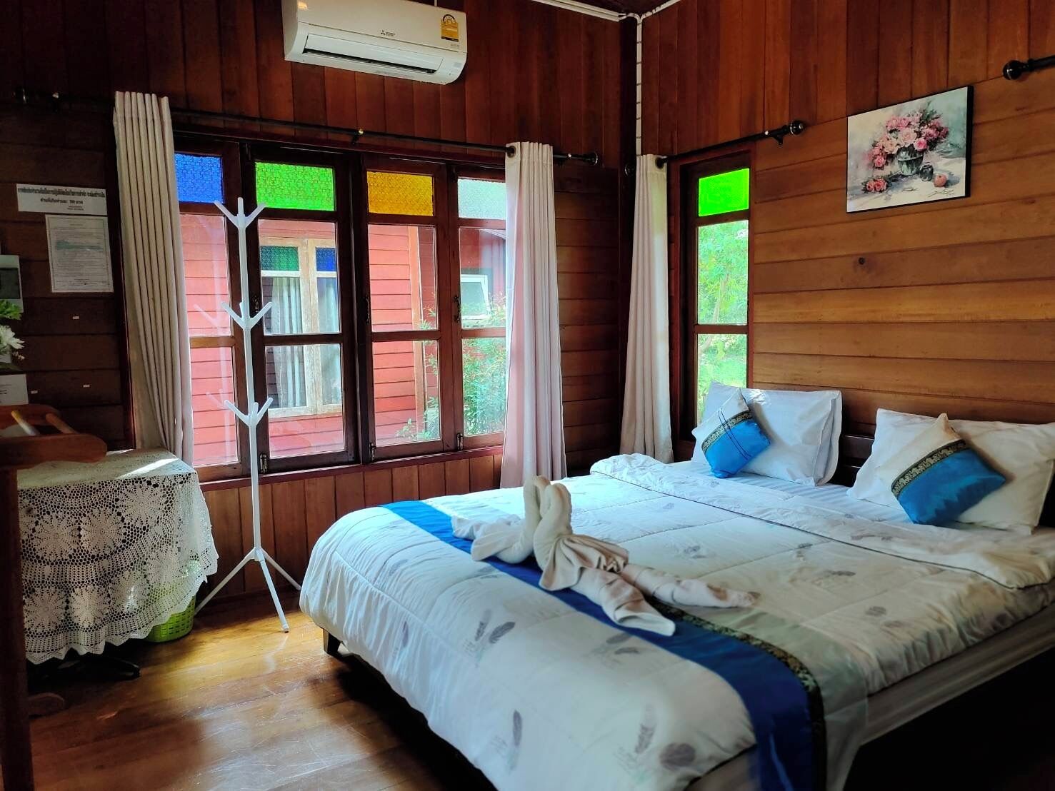 Standard Bungalow | Desk, WiFi (free), bed sheets