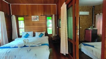 Bungalow estándar | Escritorio, wifi gratis, ropa de cama