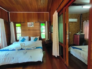 Standard Bungalow | Desk, WiFi (free), bed sheets