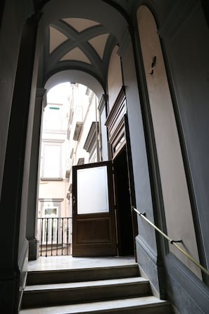 숙박 시설 입구